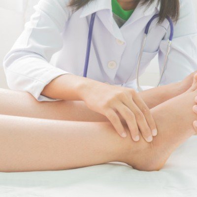 Оток на глезенната става – причини